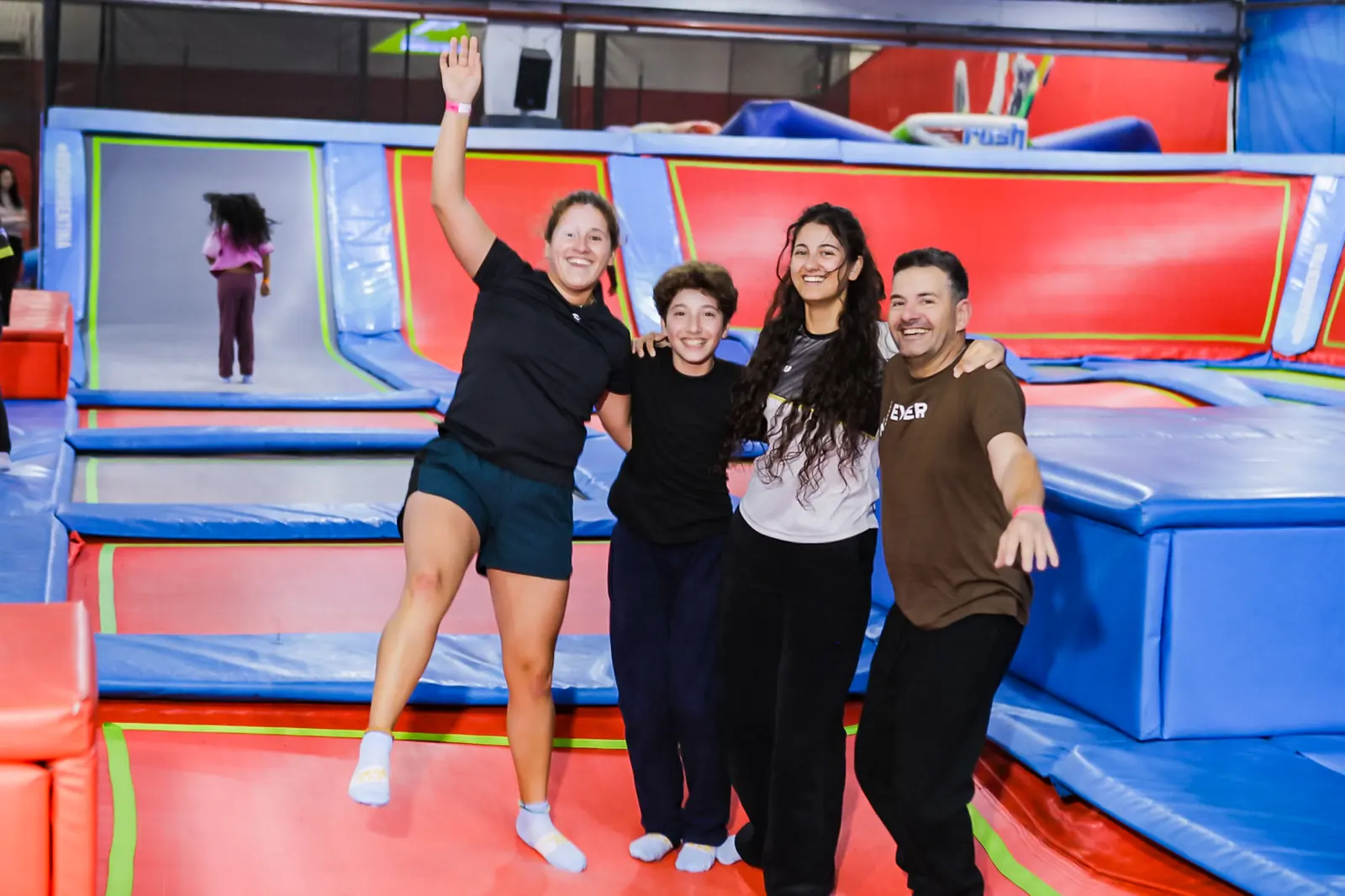 Una familia disfrutando del evento